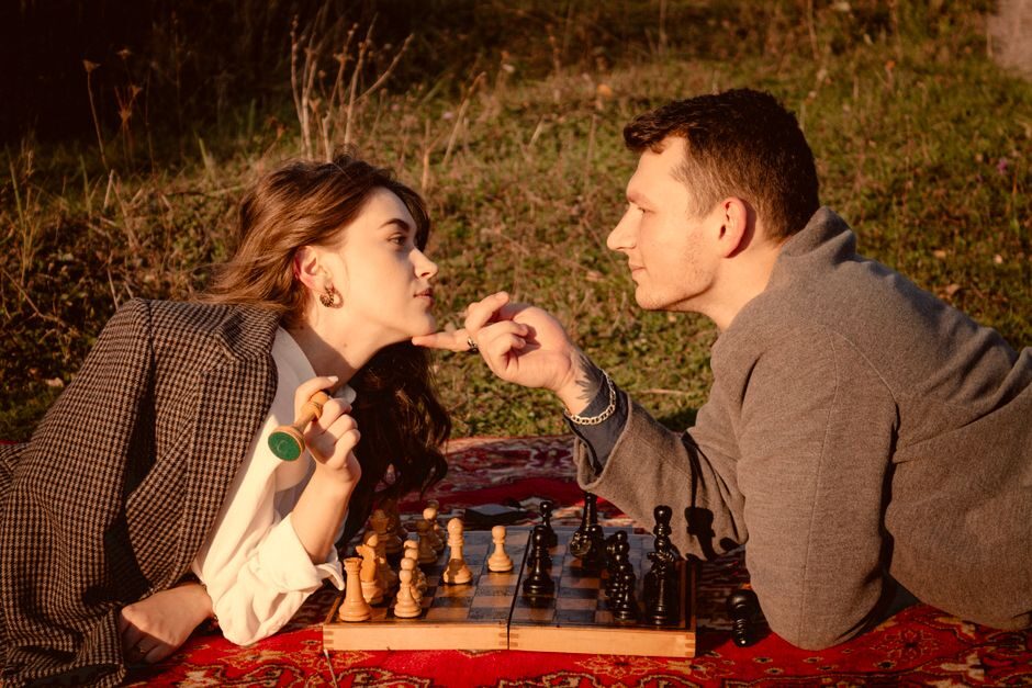 scopri le dinamiche affascinanti tra le personalità infj e intj. esplora le loro somiglianze, le loro differenze e come questi due tipi di personalità possono interagire in diversi contesti relazionali e professionali.