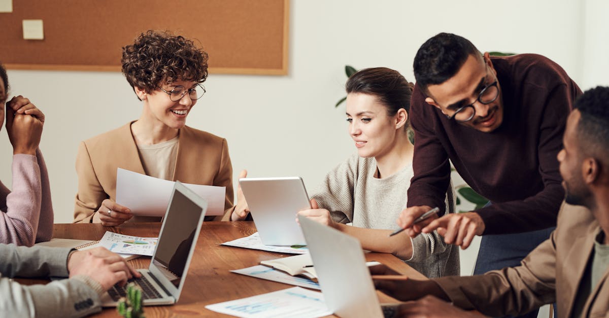 découvrez les meilleures pratiques pour gérer une équipe multiculturelle efficacement. apprenez à valoriser la diversité, à promouvoir l'inclusion et à renforcer la cohésion au sein de votre équipe grâce à des stratégies de communication adaptées.