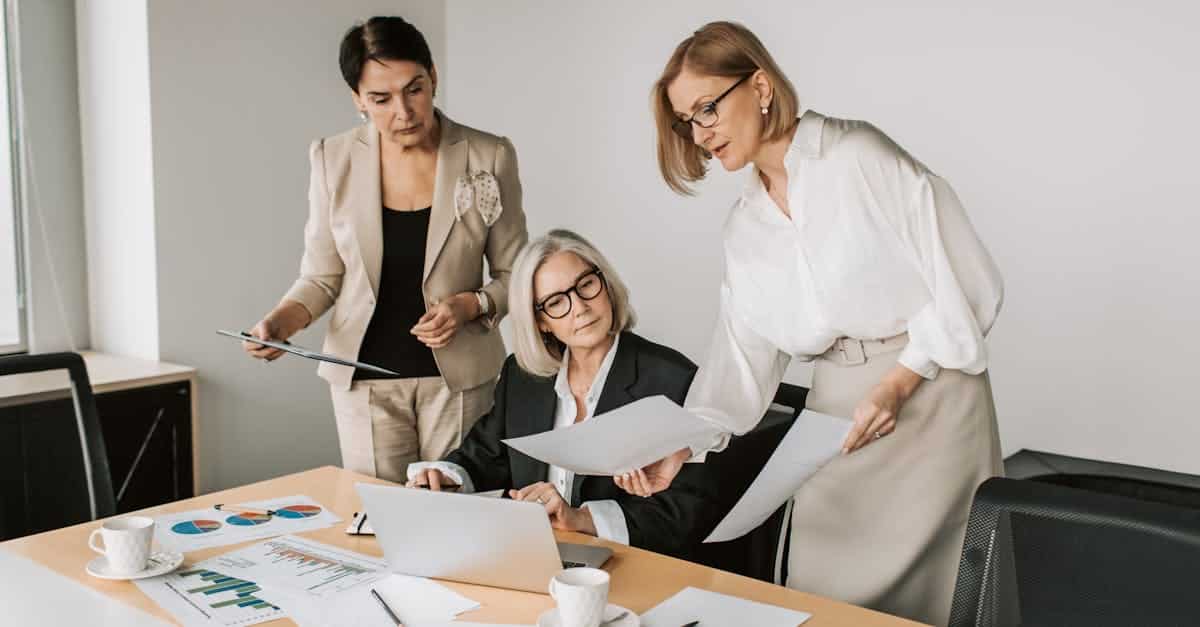 découvrez comment améliorer la prise de décision en équipe grâce à des stratégies efficaces, des outils collaboratifs et des techniques de communication. optimisez vos réunions et encouragez l'implication de chaque membre pour des décisions plus éclairées.