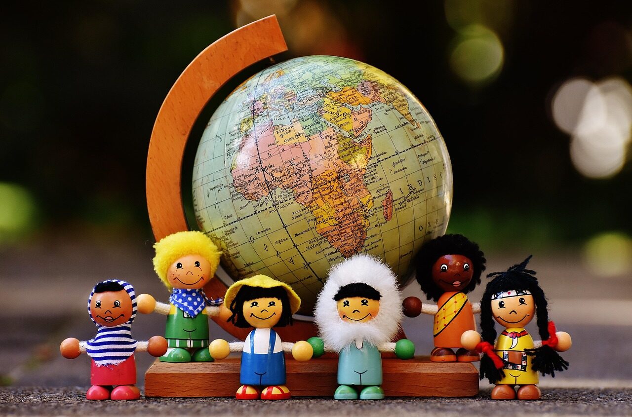 explorez les différents types de personnalité myers-briggs® des personnages de la série culte friends. plongez dans l'univers fascinant de ross, rachel, monica, chandler, joey et phoebe, et découvrez comment leurs traits uniques enrichissent les dynamiques de groupe et les relations.