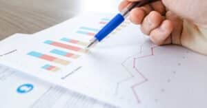 découvrez l'univers de la data analytics : transformez vos données en insights précieux pour optimiser vos décisions stratégiques et améliorer la performance de votre entreprise.