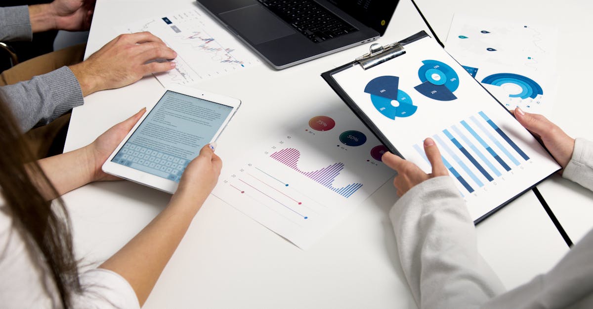 discover how to develop effective digital presence strategies to strengthen your brand, attract new customers, and increase your visibility online.