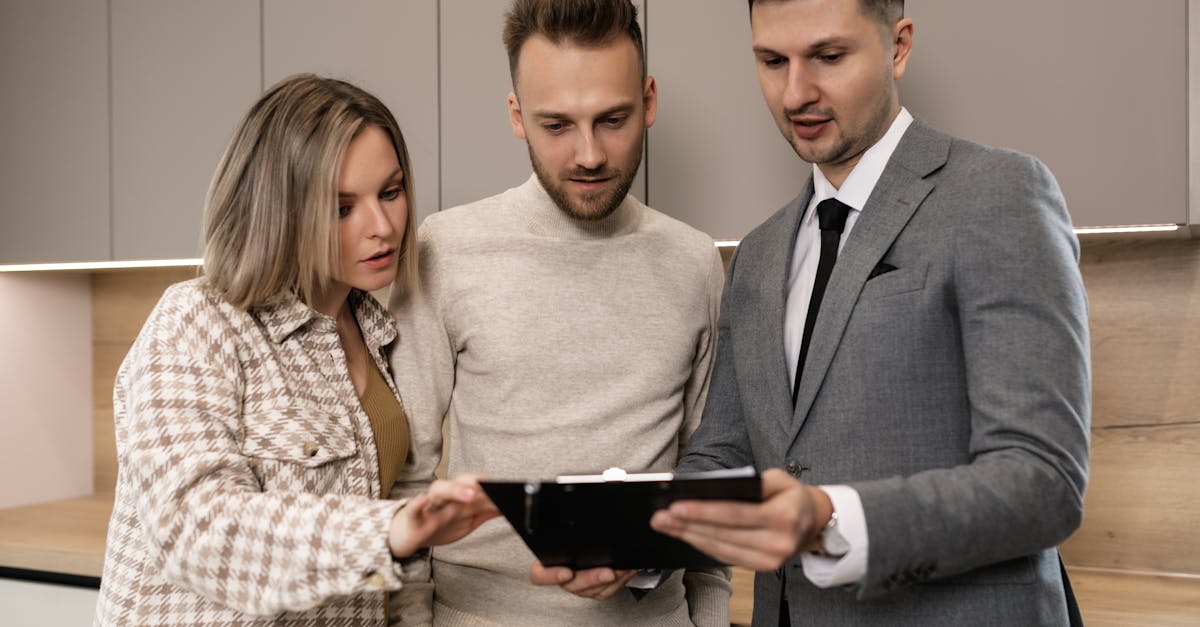 Entdecken Sie die Trends und Innovationen, die die Zukunft der Arbeit gestalten. Erforschen Sie, wie Technologie, Homeoffice und neue Fähigkeiten die Jobs von morgen neu definieren und die Berufserfahrung verbessern.