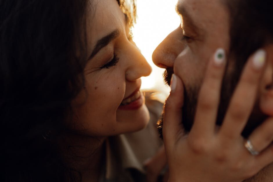 découvrez pourquoi les couples infj et intp fonctionnent harmonieusement, tout en explorant 4 raisons principales de leurs divergences. analyse des points forts, des oppositions et conseils pour mieux comprendre cette dynamique unique entre deux personnalités mbti.
