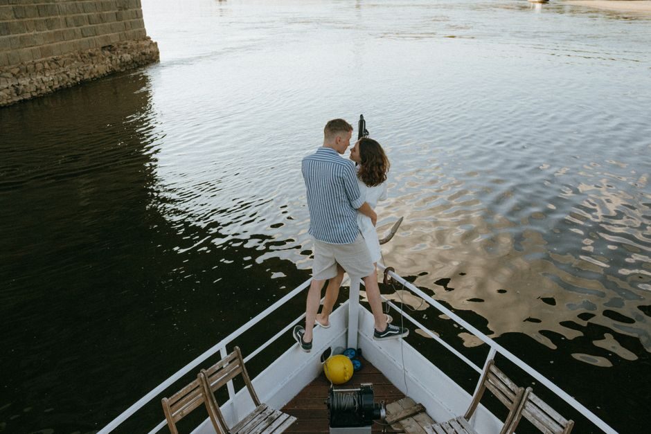 découvrez comment les intj naviguent dans leurs relations amoureuses, leurs attentes, leurs défis et leurs stratégies uniques pour établir des connexions profondes. explorez la dynamique de l'amour selon le type de personnalité intj et apprenez à mieux comprendre leurs émotions et besoins.